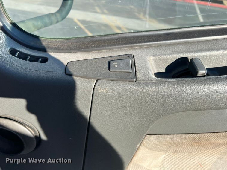 image for item DO8846 2011 Volvo VN  semi truck