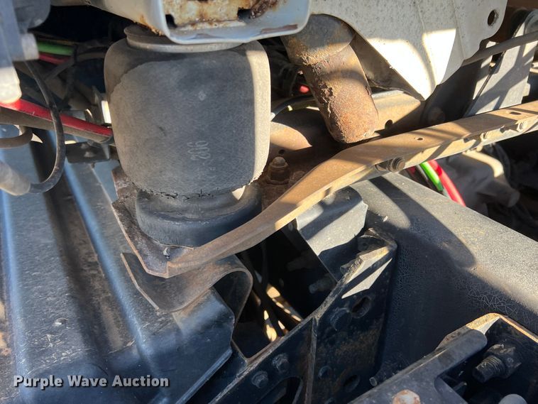 image for item DO8846 2011 Volvo VN  semi truck