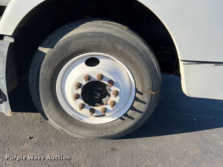 image for item DO8846 2011 Volvo VN  semi truck