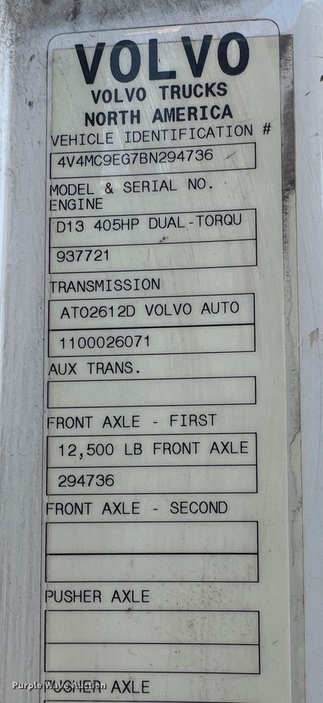 image for item DO8846 2011 Volvo VN  semi truck