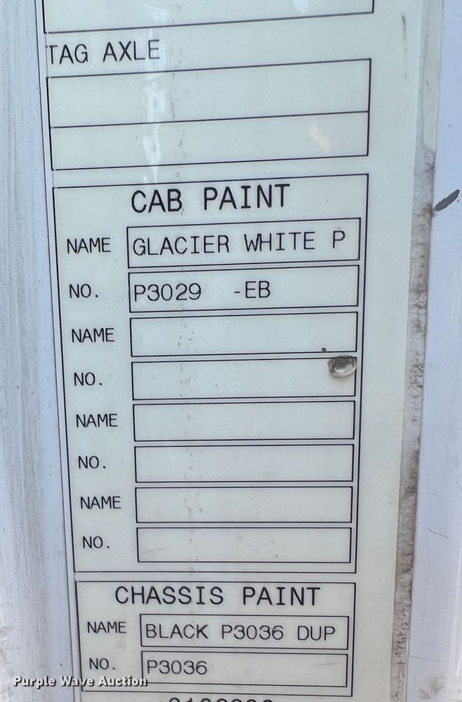 image for item DO8846 2011 Volvo VN  semi truck