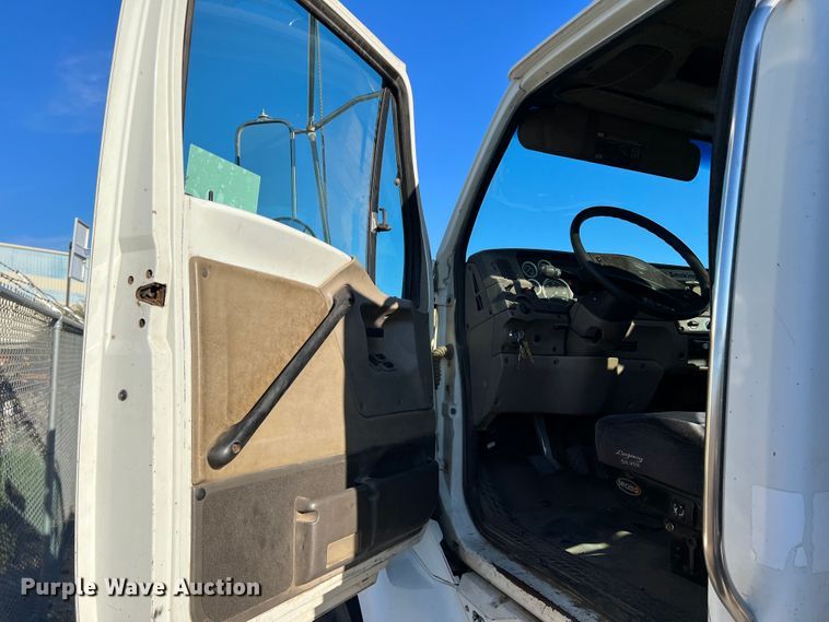 image for item DO8847 2007 Sterling AT9500  semi truck