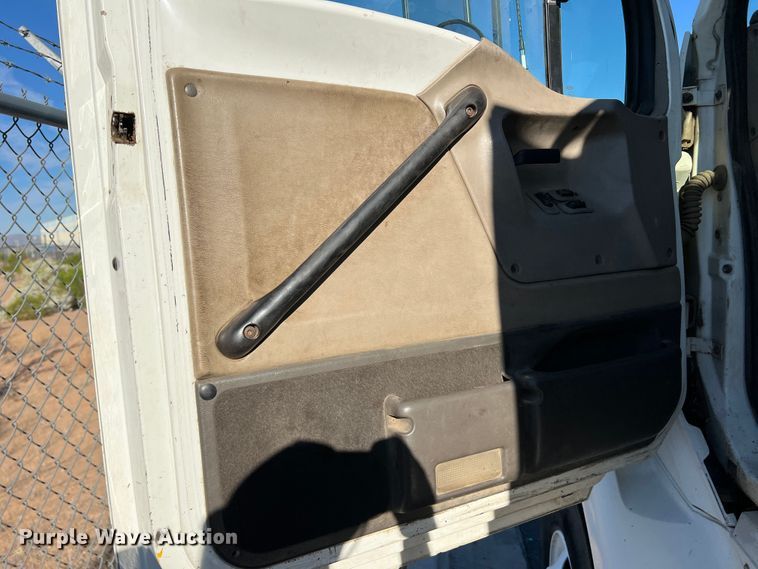 image for item DO8847 2007 Sterling AT9500  semi truck