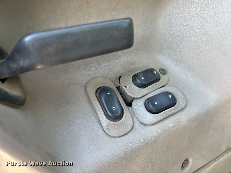 image for item DO8847 2007 Sterling AT9500  semi truck