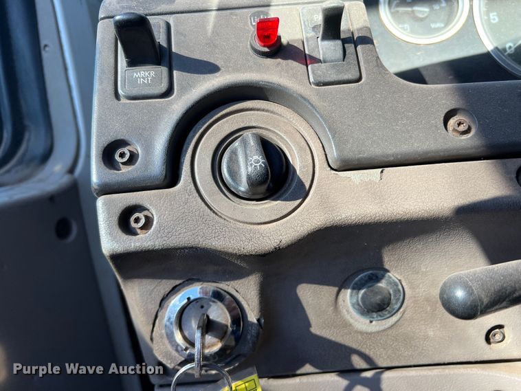 image for item DO8847 2007 Sterling AT9500  semi truck