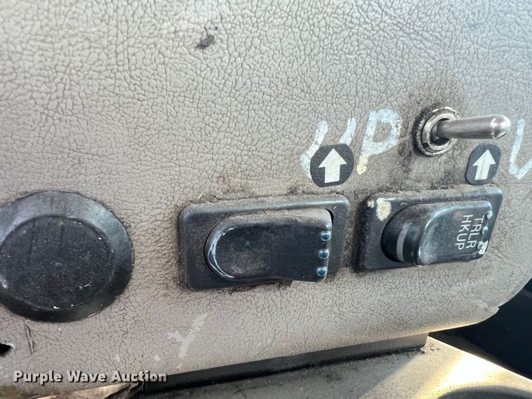 image for item DO8847 2007 Sterling AT9500  semi truck