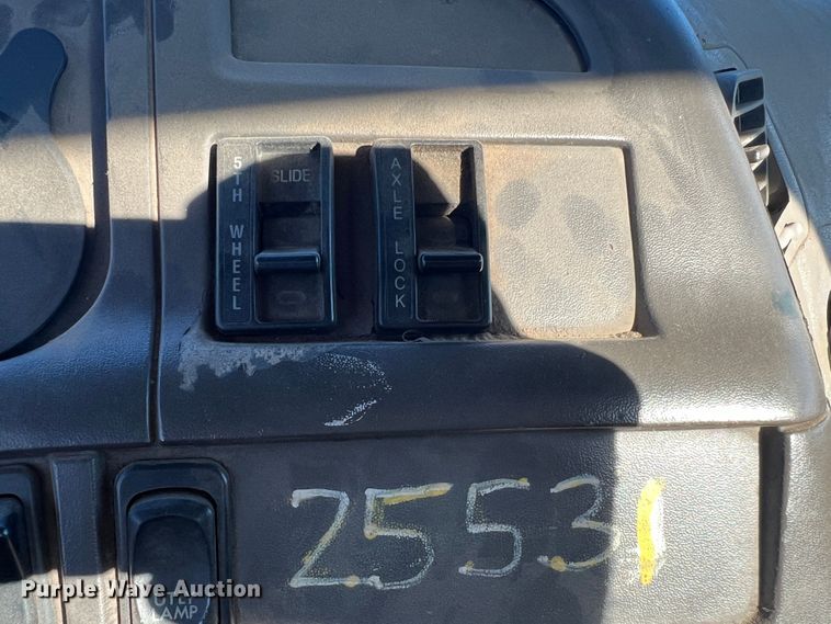 image for item DO8847 2007 Sterling AT9500  semi truck