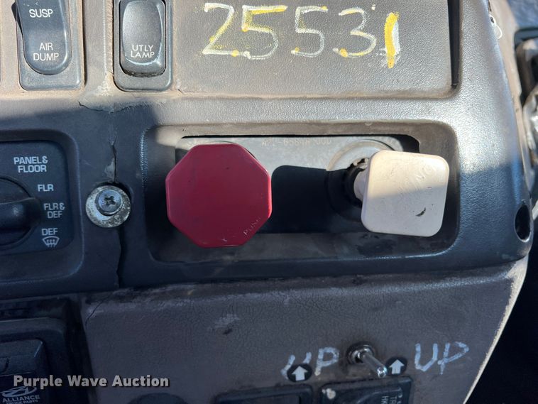 image for item DO8847 2007 Sterling AT9500  semi truck