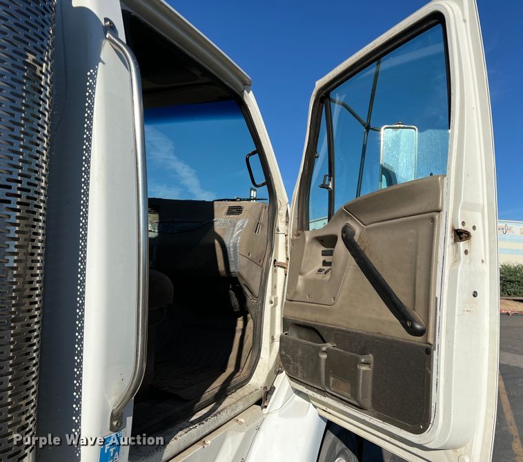 image for item DO8847 2007 Sterling AT9500  semi truck