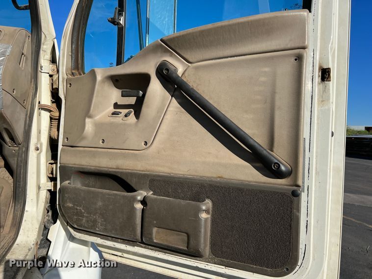 image for item DO8847 2007 Sterling AT9500  semi truck