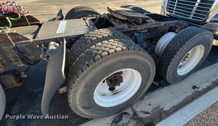 image for item DO8847 2007 Sterling AT9500  semi truck