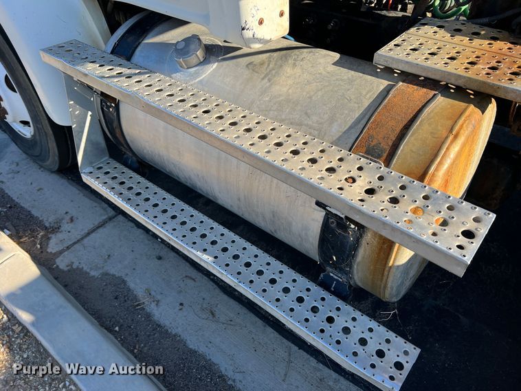 image for item DO8847 2007 Sterling AT9500  semi truck