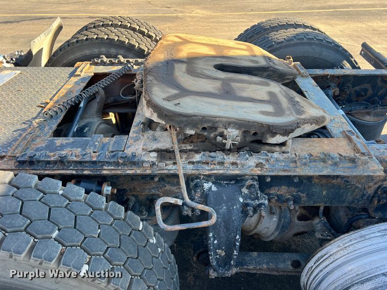 image for item DO8847 2007 Sterling AT9500  semi truck