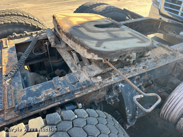 image for item DO8847 2007 Sterling AT9500  semi truck