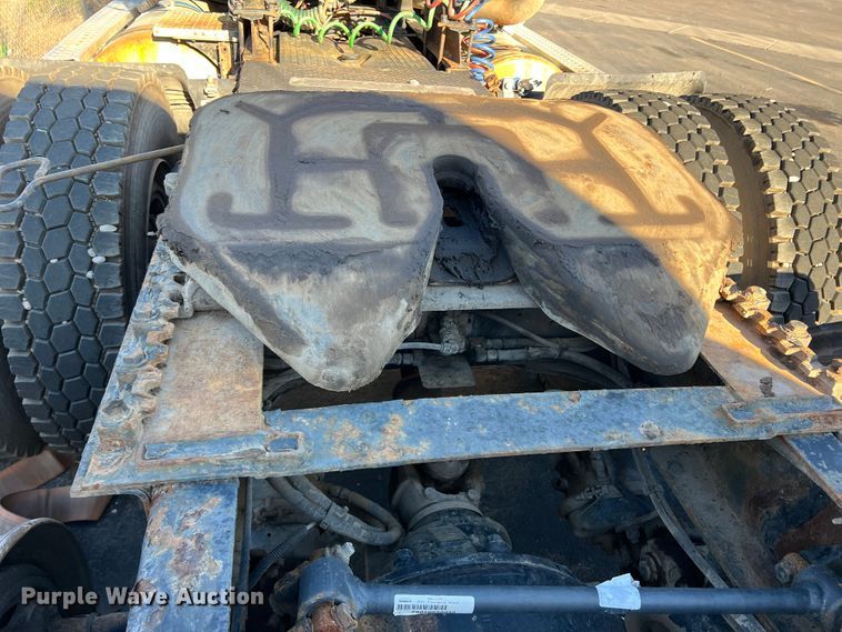 image for item DO8847 2007 Sterling AT9500  semi truck