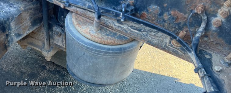 image for item DO8847 2007 Sterling AT9500  semi truck