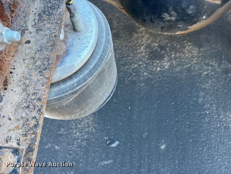 image for item DO8847 2007 Sterling AT9500  semi truck