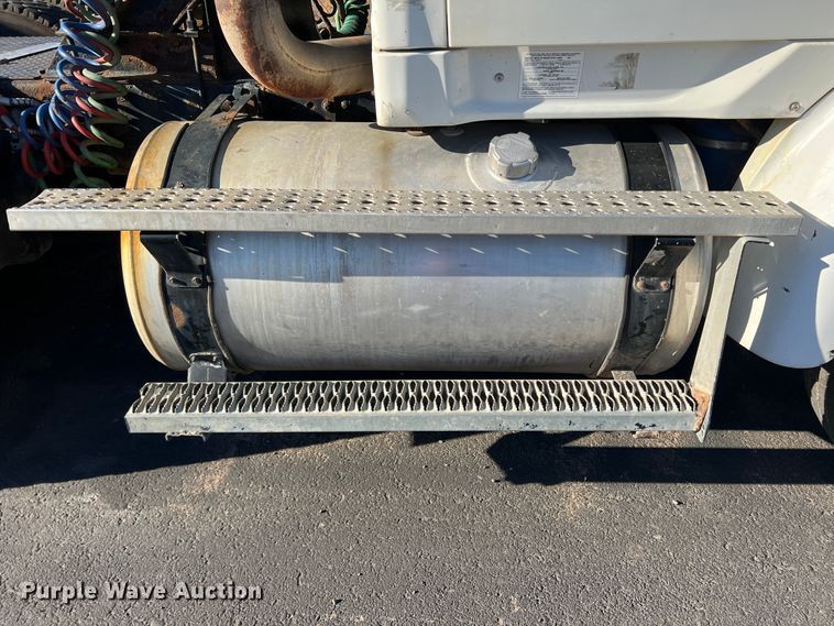 image for item DO8847 2007 Sterling AT9500  semi truck