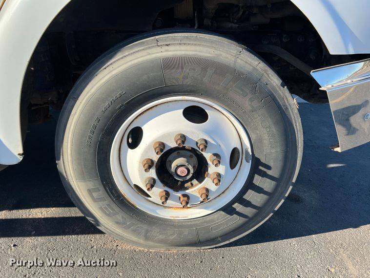 image for item DO8847 2007 Sterling AT9500  semi truck