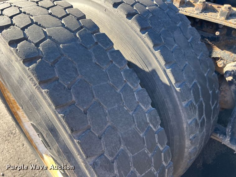 image for item DO8847 2007 Sterling AT9500  semi truck