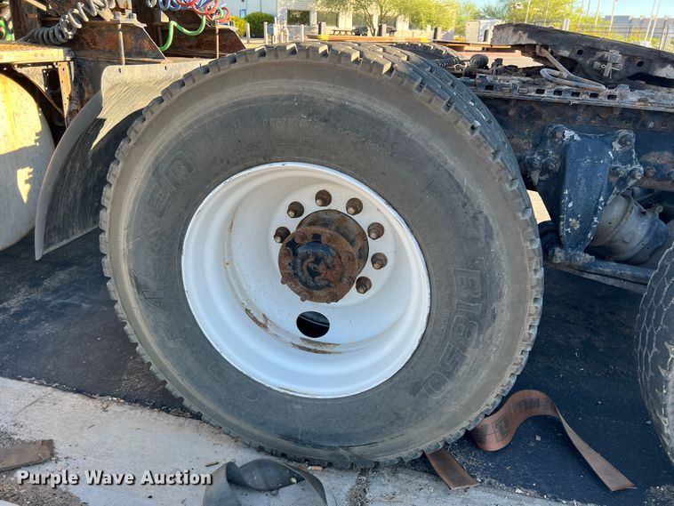 image for item DO8847 2007 Sterling AT9500  semi truck