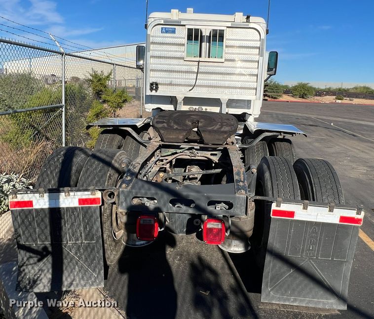 image for item DO8848 2015 Freightliner Cascadia  semi truck