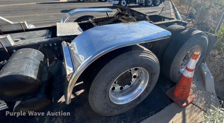 image for item DO8848 2015 Freightliner Cascadia  semi truck