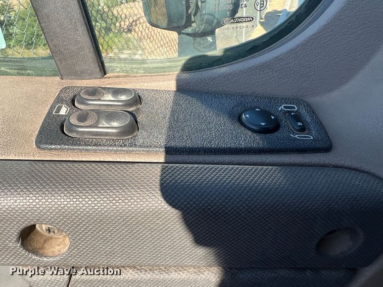 image for item DO8848 2015 Freightliner Cascadia  semi truck