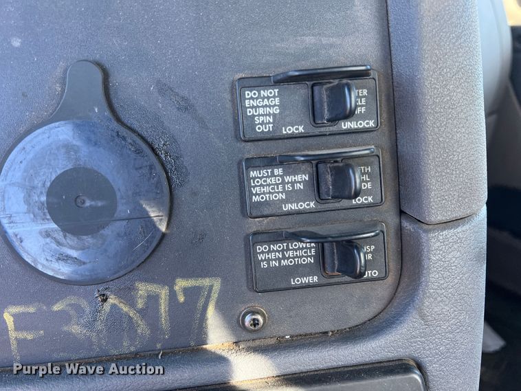 image for item DO8848 2015 Freightliner Cascadia  semi truck