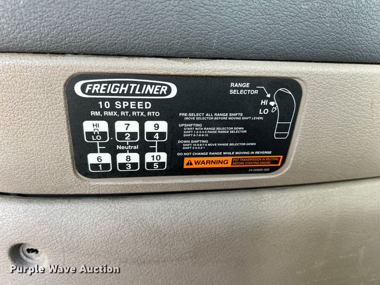 image for item DO8848 2015 Freightliner Cascadia  semi truck