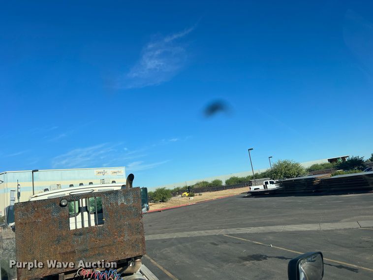 image for item DO8848 2015 Freightliner Cascadia  semi truck