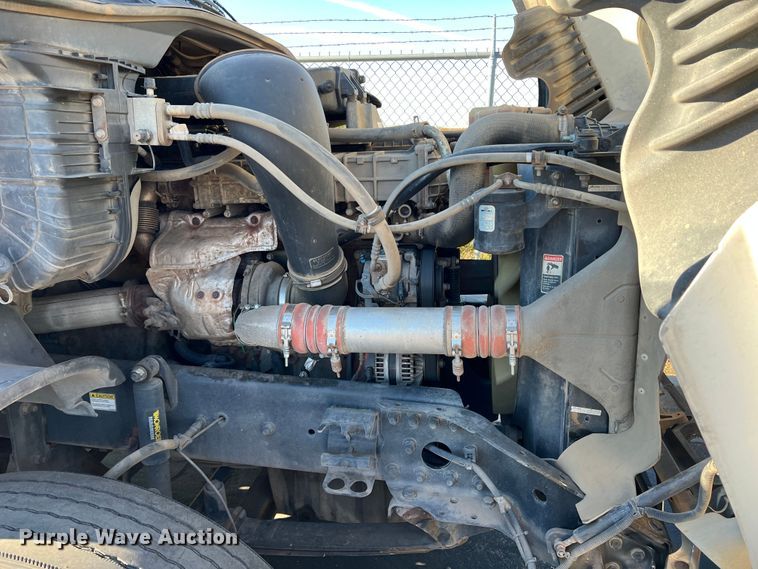 image for item DO8848 2015 Freightliner Cascadia  semi truck