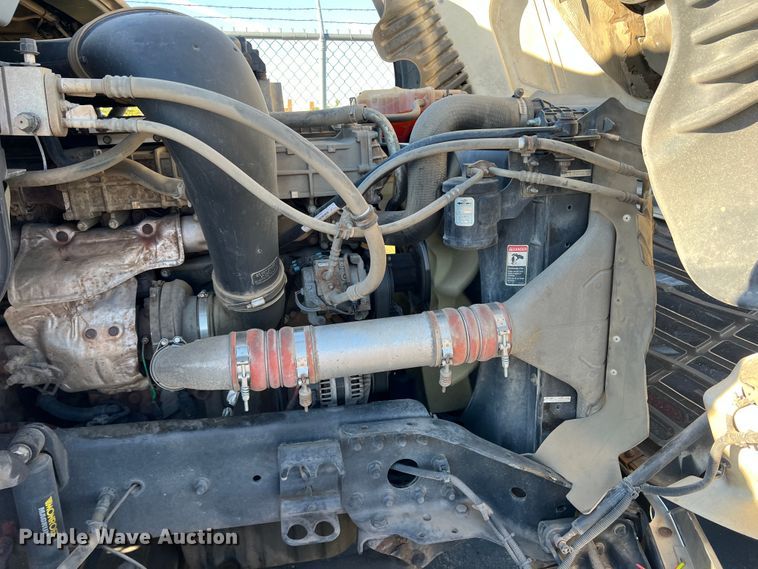 image for item DO8848 2015 Freightliner Cascadia  semi truck