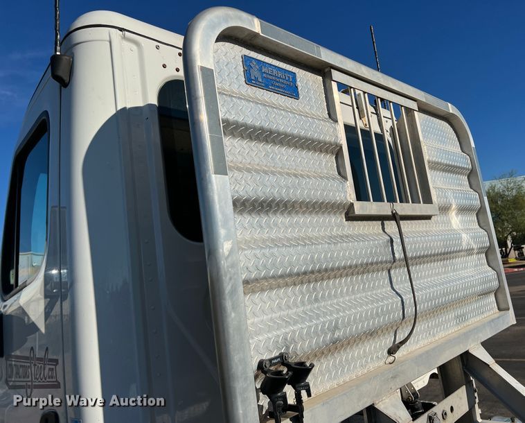 image for item DO8848 2015 Freightliner Cascadia  semi truck