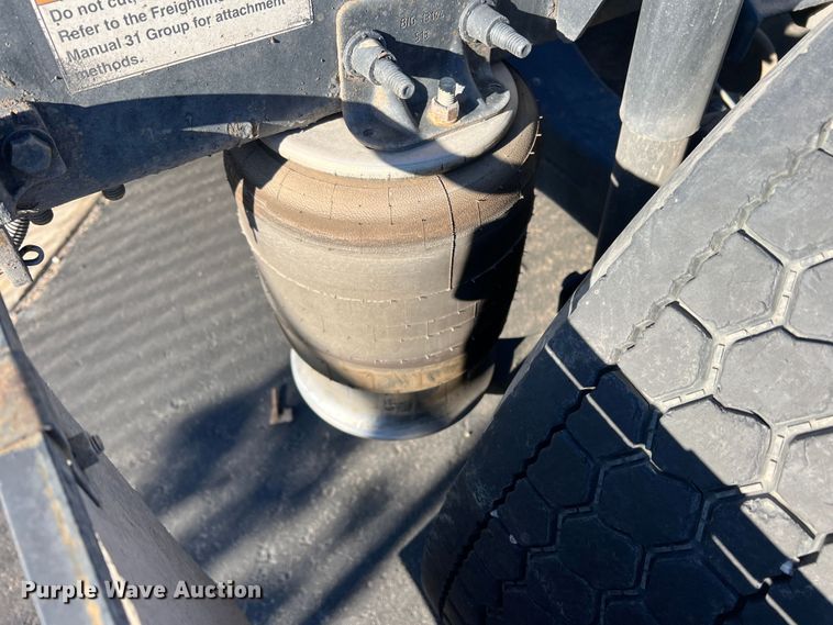 image for item DO8848 2015 Freightliner Cascadia  semi truck