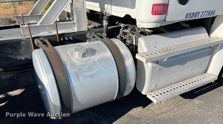 image for item DO8848 2015 Freightliner Cascadia  semi truck