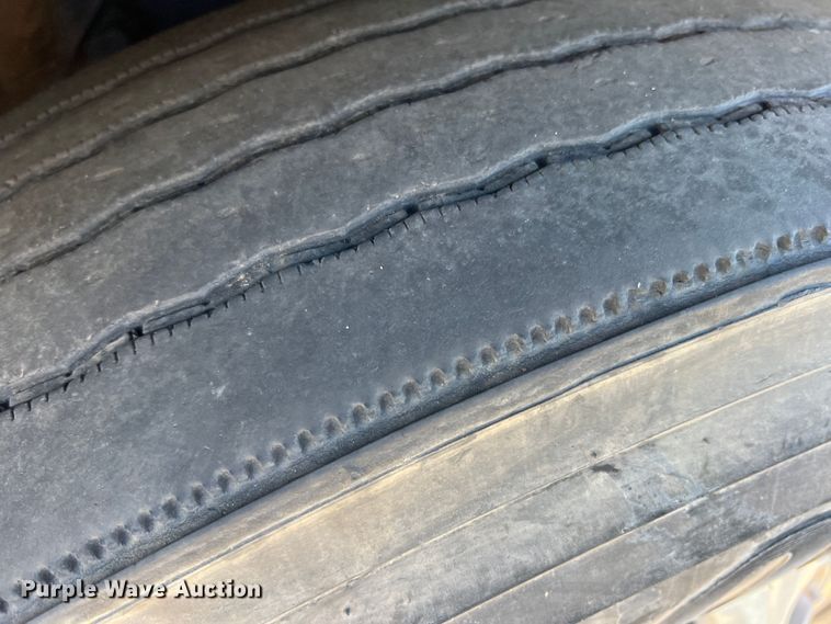 image for item DO8848 2015 Freightliner Cascadia  semi truck