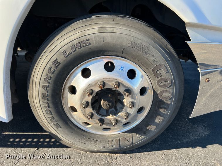 image for item DO8848 2015 Freightliner Cascadia  semi truck