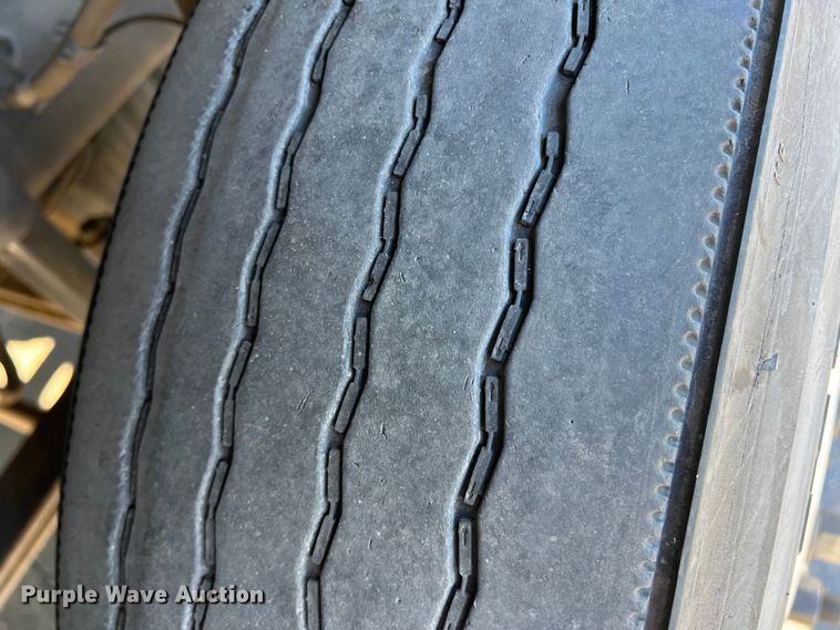 image for item DO8848 2015 Freightliner Cascadia  semi truck