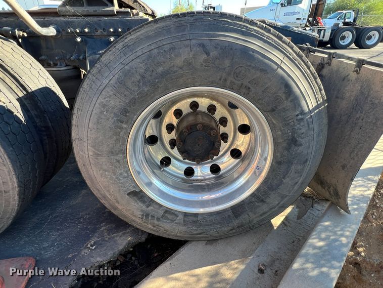 image for item DO8848 2015 Freightliner Cascadia  semi truck