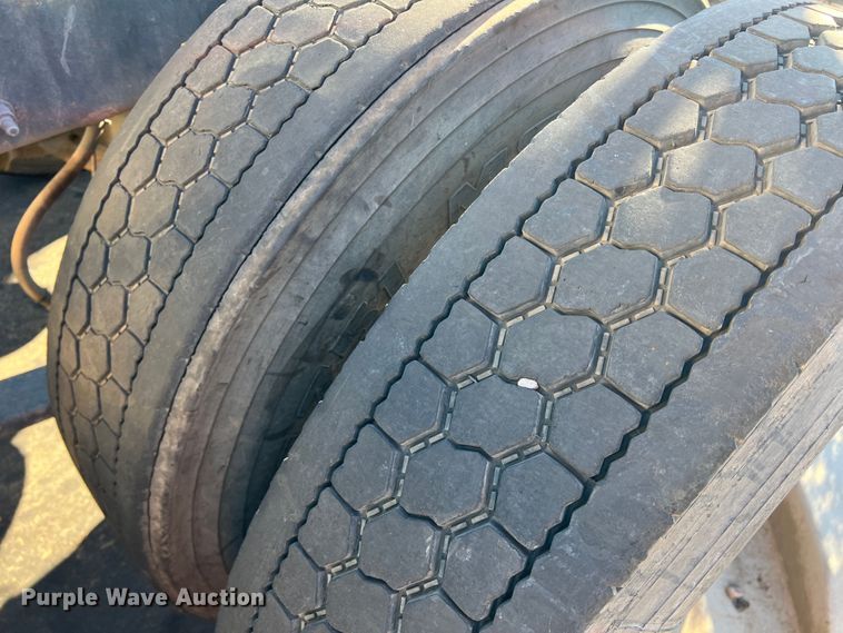 image for item DO8848 2015 Freightliner Cascadia  semi truck