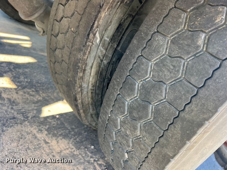 image for item DO8848 2015 Freightliner Cascadia  semi truck