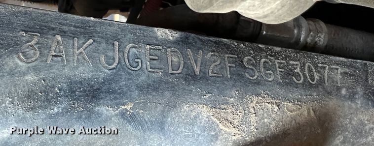 image for item DO8848 2015 Freightliner Cascadia  semi truck