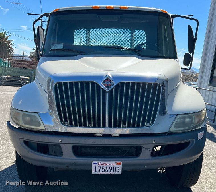 image for item DO8849 2012 International DuraStar 4300  flatbed truck