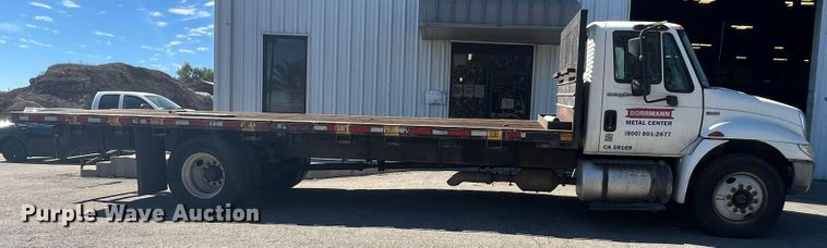 image for item DO8849 2012 International DuraStar 4300  flatbed truck
