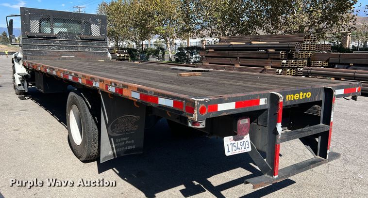 image for item DO8849 2012 International DuraStar 4300  flatbed truck