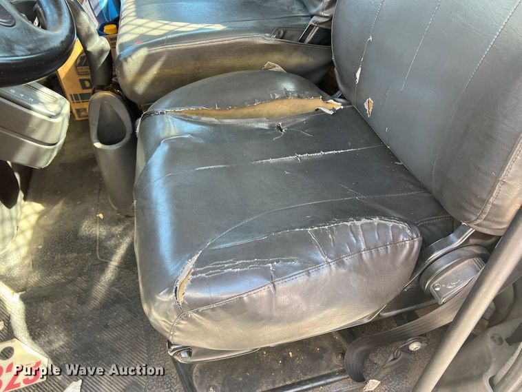 image for item DO8849 2012 International DuraStar 4300  flatbed truck