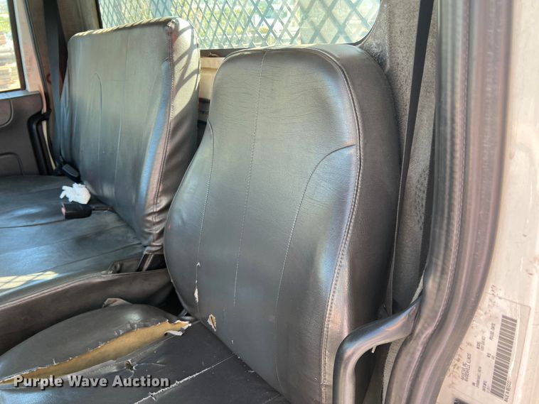 image for item DO8849 2012 International DuraStar 4300  flatbed truck