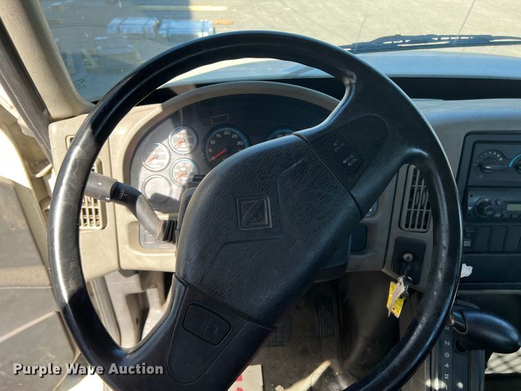 image for item DO8849 2012 International DuraStar 4300  flatbed truck