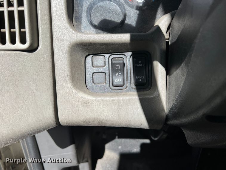 image for item DO8849 2012 International DuraStar 4300  flatbed truck